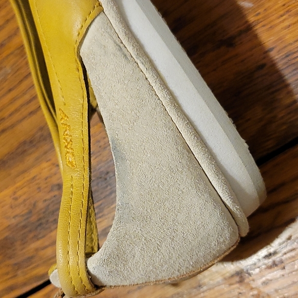 DKNY sz 7 yellow sneaker-flats - Picture 6 of 6